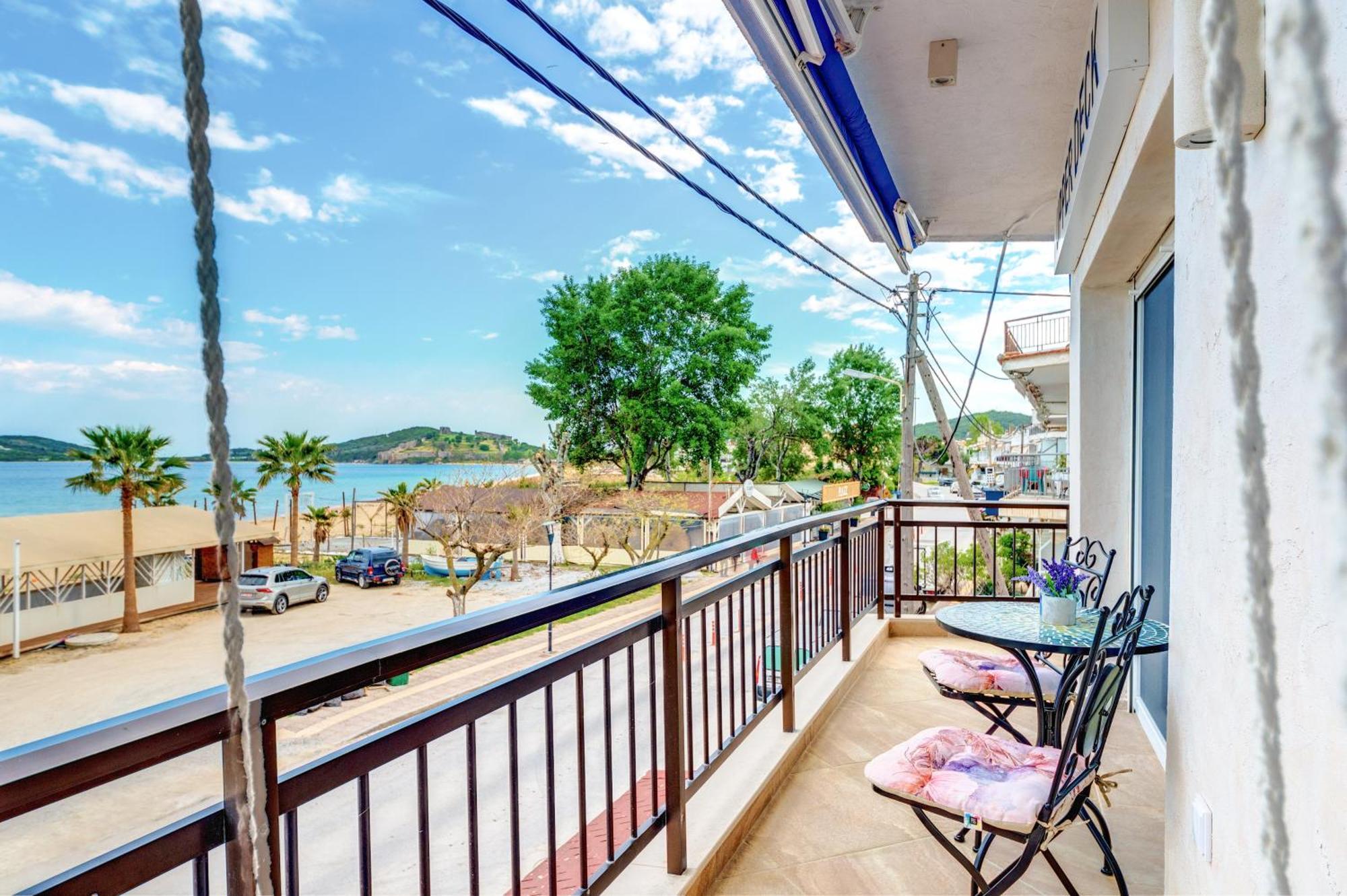 Upper Deck Apt. Apartment Nea Peramos  Exterior photo